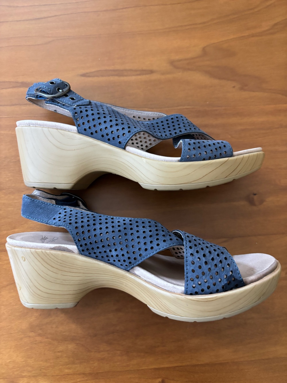 Dansko Jacinda Platform Sandals Perforated Nubuck Clogs Sz 38 7.5